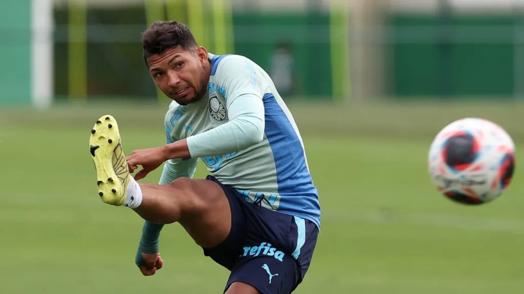 Foto: Cesar Greco/Palmeiras/by Canon – O jogador Rony, da SE Palmeiras, durante treinamento, na Academia de Futebol