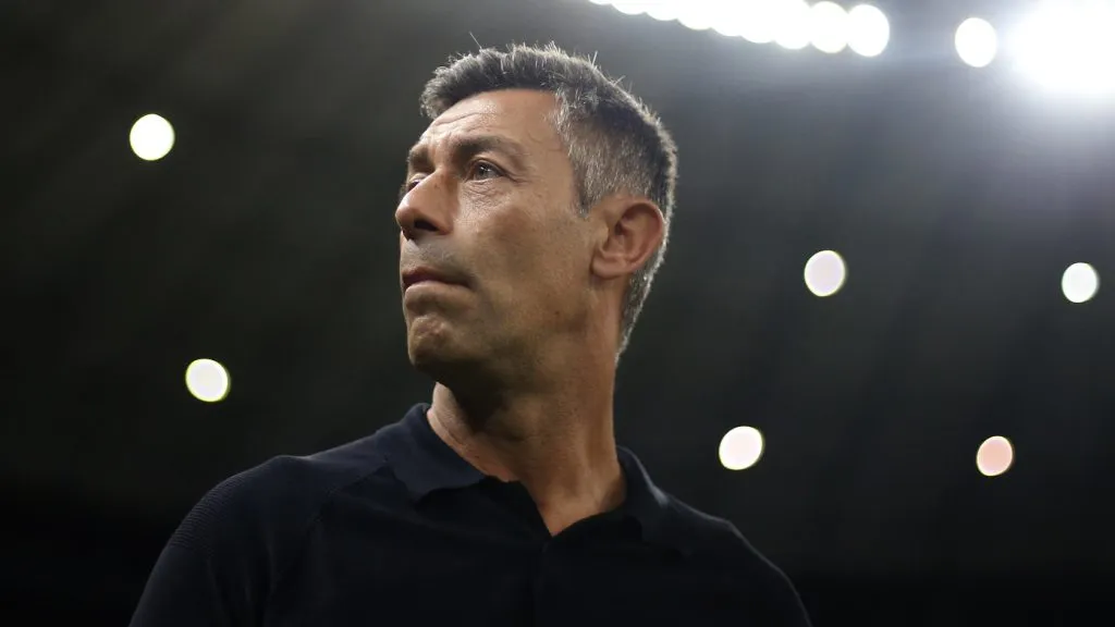 Pedro Caixinha está pressionado no Santos