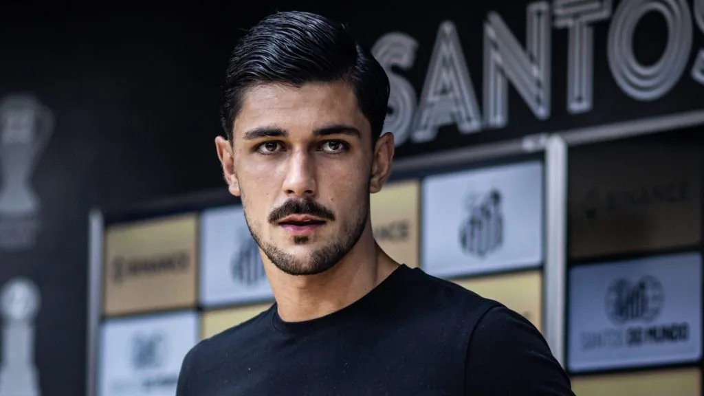 João Basso, zagueiro do Santos
