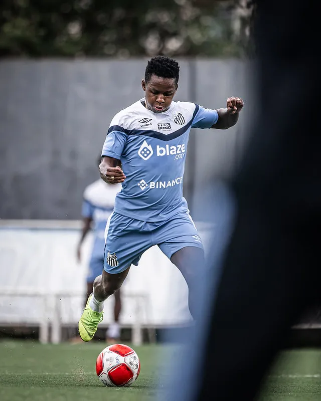 Cazares treinando pelo Santos. Fotos: Raul Baretta/ Santos FC.