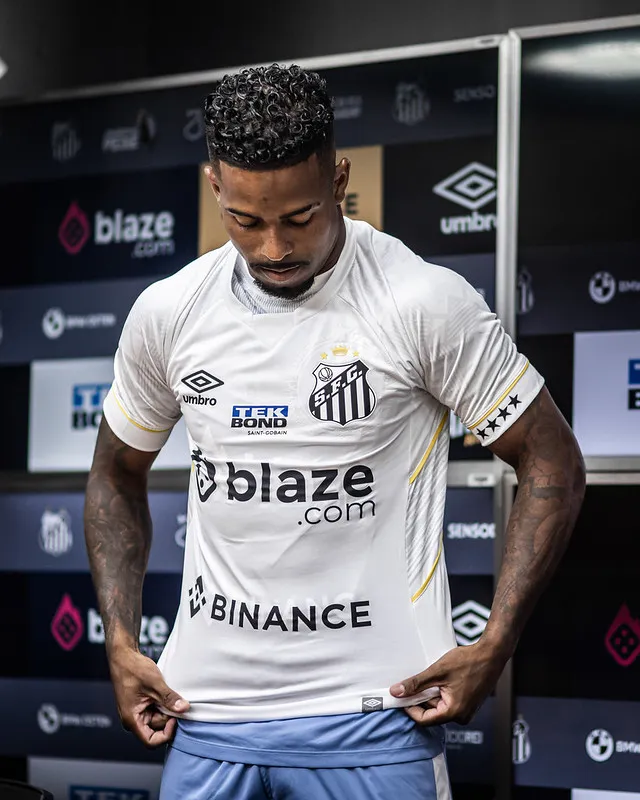 Coletiva do Hayner na Vila Belmiro – Fotos: Raul Baretta/ Santos FC.