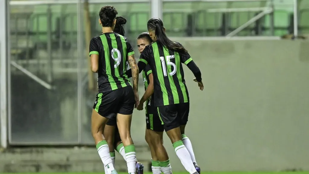 Jogadoras do América-MG comemoram gol pelo Brasileirão Feminino 2024