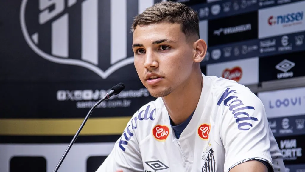 Deivid Washington foi apresentado pelo Santos - Fotos: Raul Baretta/ Santos FC..