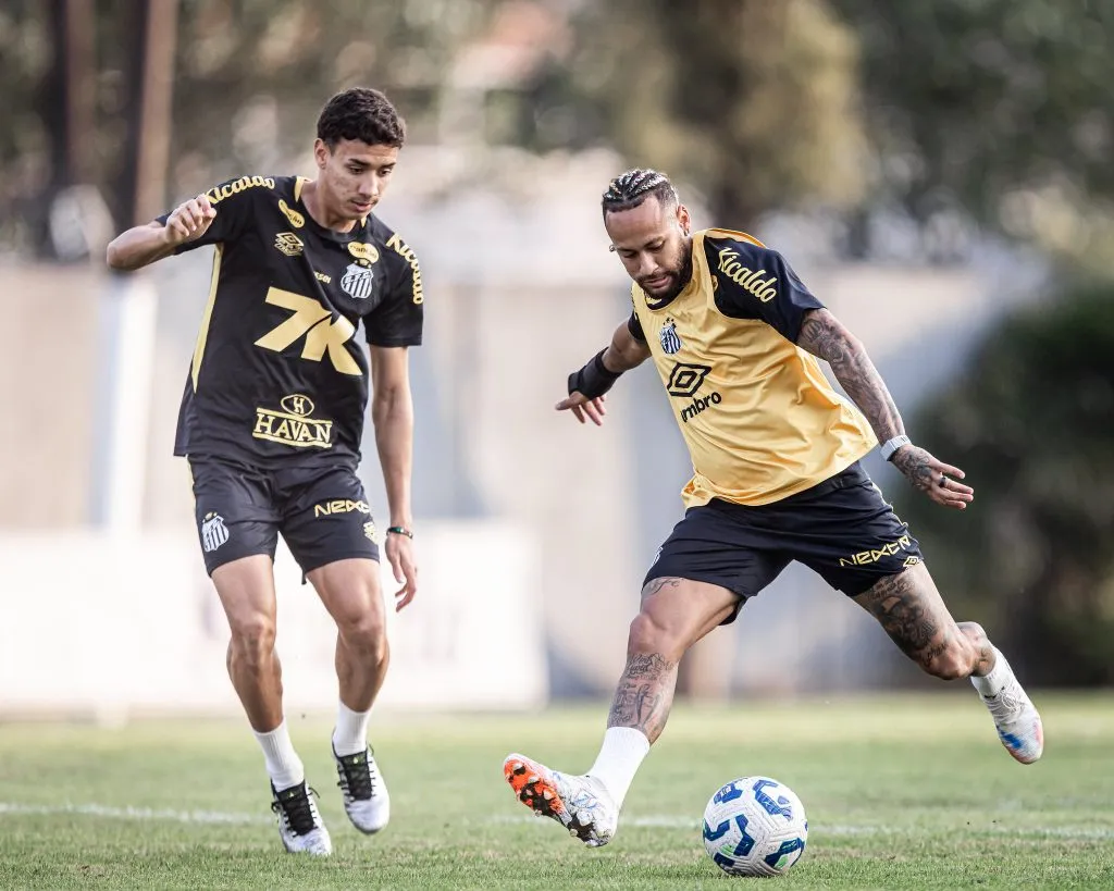 Neymar durante treino no CT Rei Pelé  – Fotos: Raul Baretta/ Santos FC.