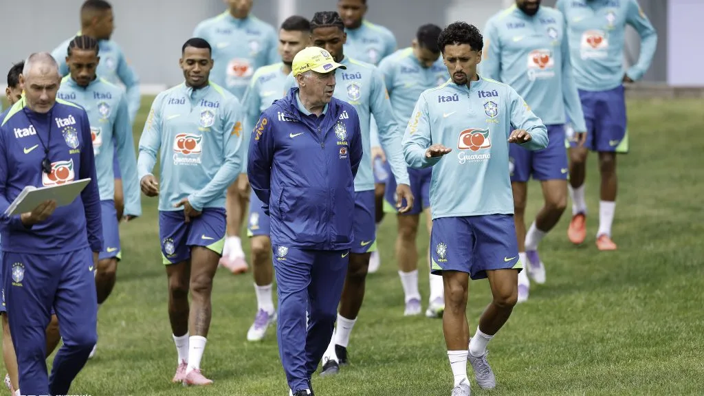 Ancelotti em treino da Seleção Brasileira – Foto:  @rafaelribeirorio I CBF