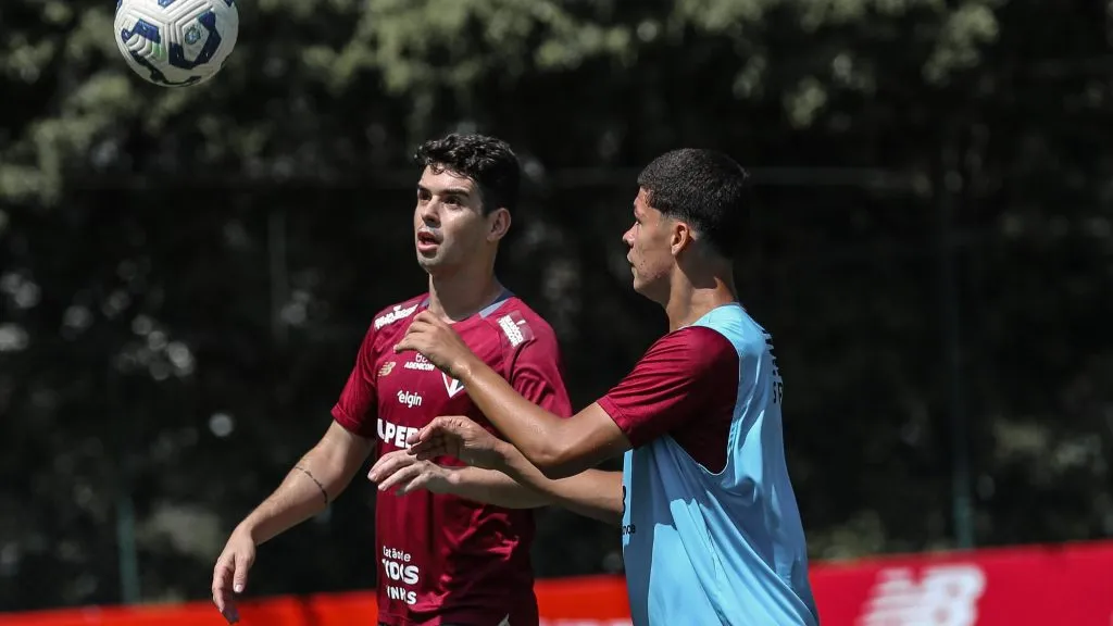 Oscar em treino no São Paulo - Foto: Erico Leonan / São Paulo FC