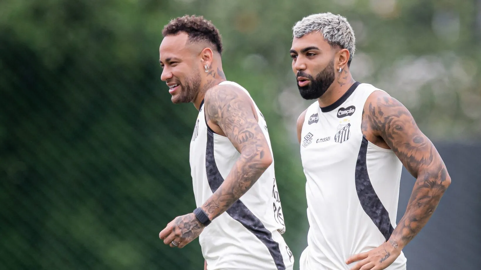 Neymar e Gabigol devem atuar diante do Gigante da Colina. Foto: Raul Baretta/Santos FC