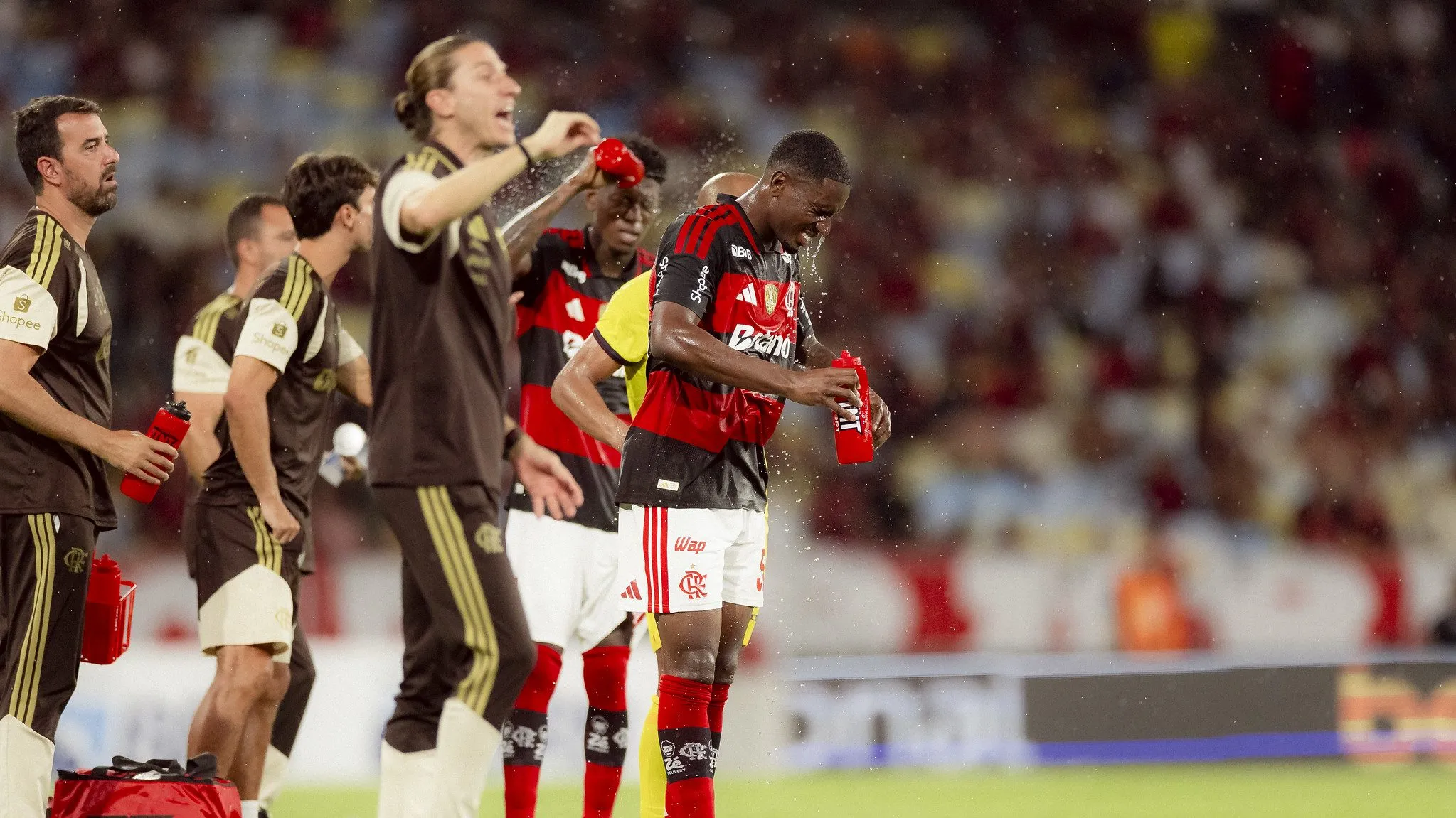 Filipe Luís em ação na partida contra o Madureira – Foto:  Adriano Fontes/Flamengo