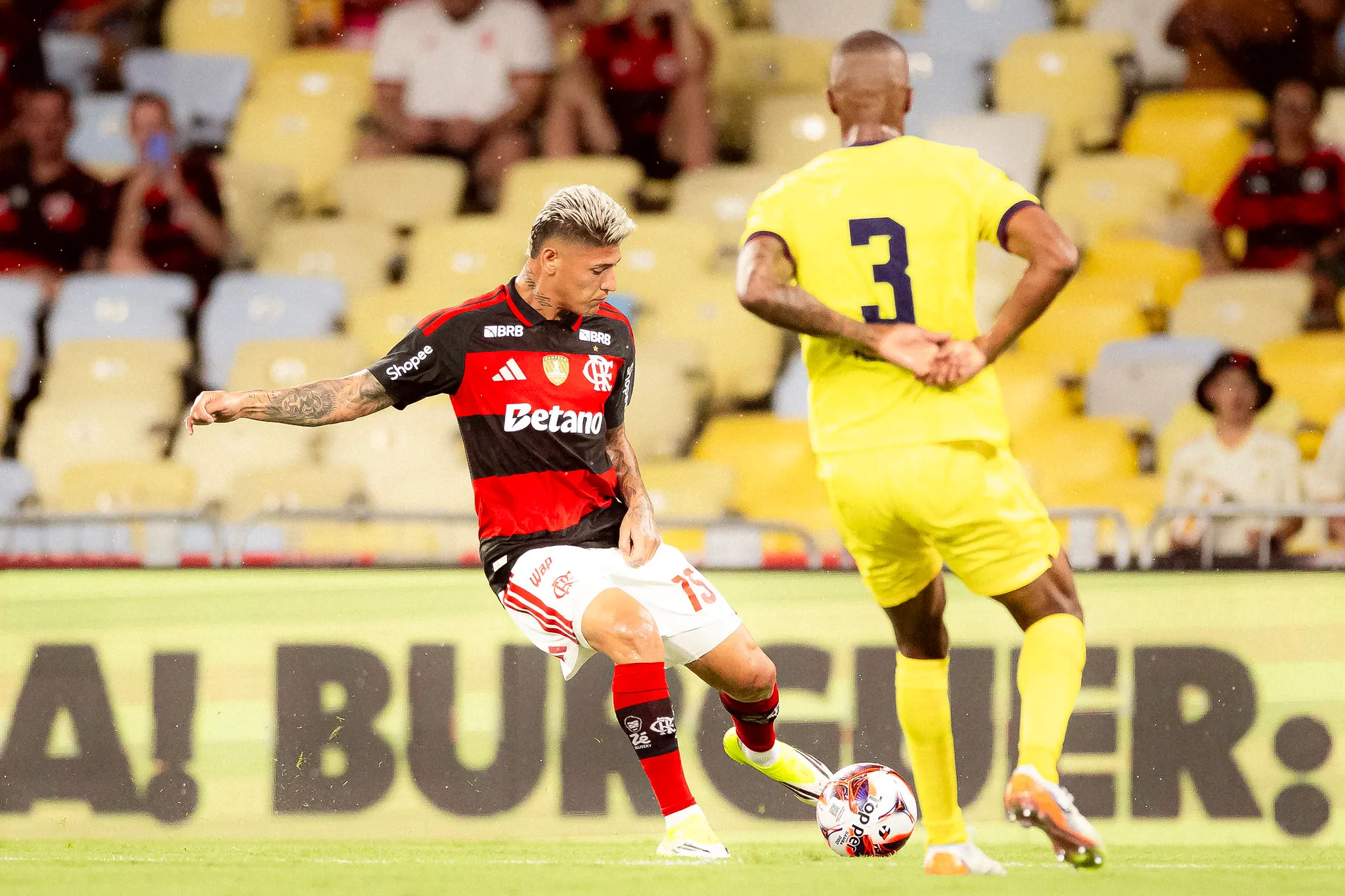 Carrascal em ação durante Flamengo x Madureira.