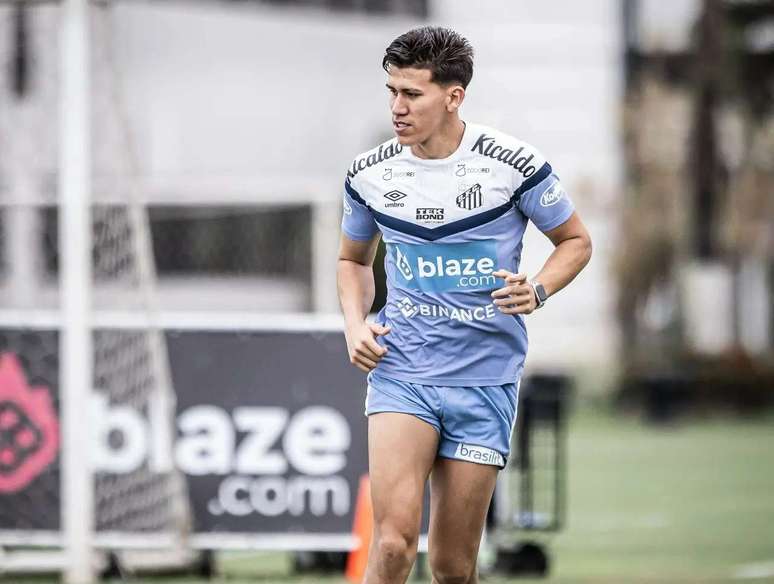 Zabala aparece correndo em treino do Santos, mas só deve voltar em 2024