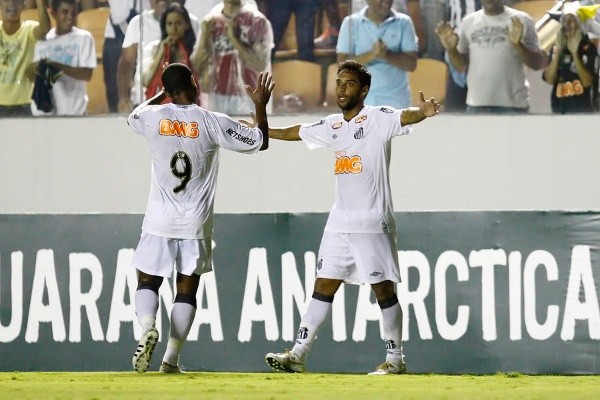 Foto:Ricardo Saibun/Divulgação Santos FC – Ibson comemora o seu gol em Barueri