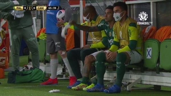 Dudu ficou irritado com Abel por ser substituído no 2º tempo contra o Galo; insatisfação seria maior por joga fora da posição (Foto: Reprodução/Conmebol TV)