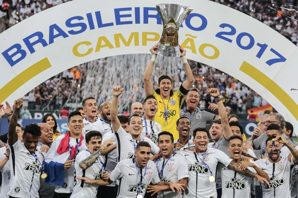 Último troféu do Brasileirão do Corinthians foi erguido por Cássio. Foto: Ale Cabral/AGIF