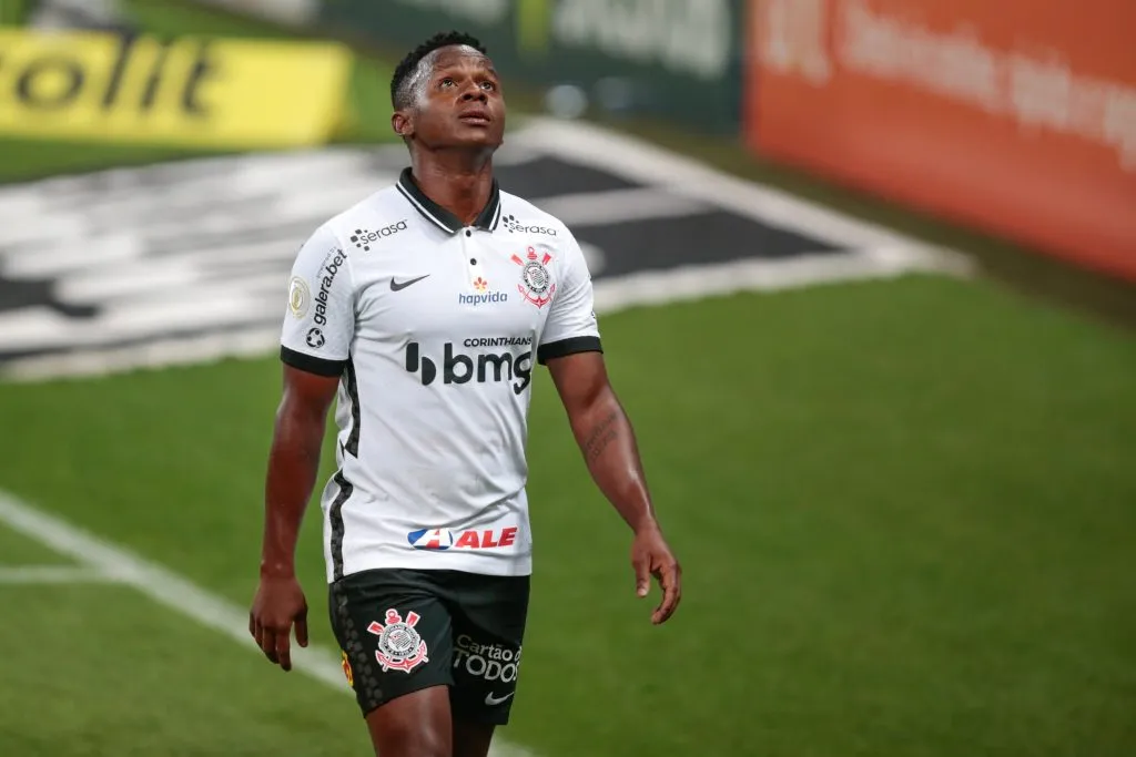 Cazares foi mal no Corinthians. Foto: Marcello Zambrana/AGIF