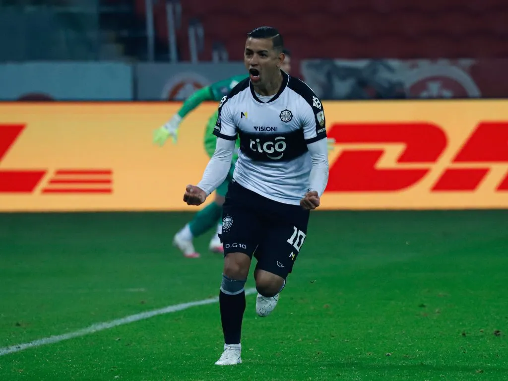 Derlis González não vai participar da pré-temporada com Olimpia e anima o Peixe – Foto: Maxi Franzoi/AGIF