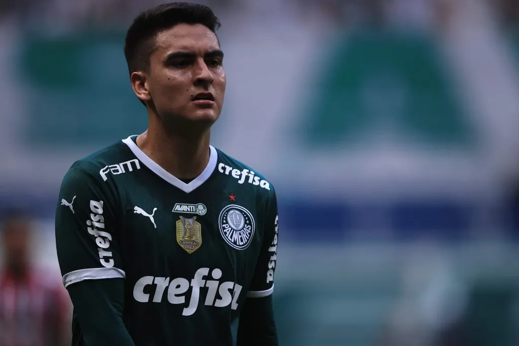 Atuesta, jogador do Palmeiras, durante partida contra o São Paulo no estádio Arena Allianz Parque pelo campeonato Paulista 2023. Foto: Ettore Chiereguini/AGIF