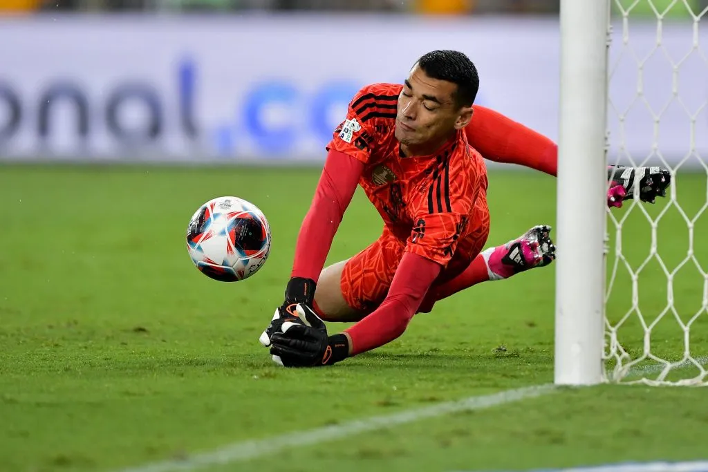 O goleiro Santos está perto de assinar com o Fortaleza –  Foto: Thiago Ribeiro/AGIF