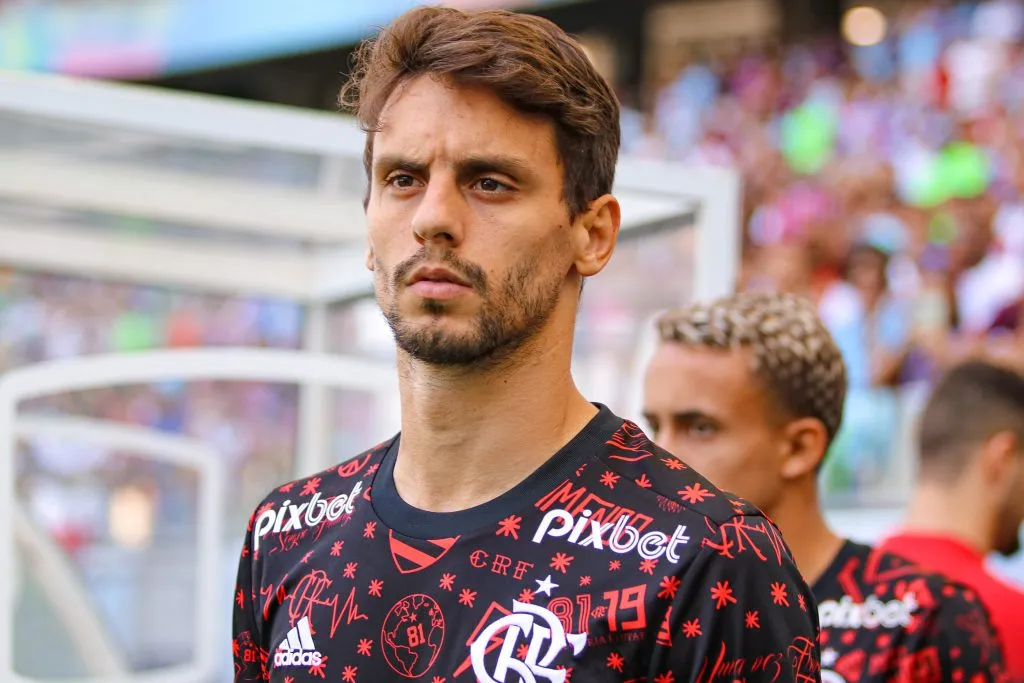 BA – SALVADOR – 13/05/2023 – BRASILEIRO A 2023, BAHIA X FLAMENGO – Rodrigo Caio jogador do Flamengo durante aquecimento antes da partida contra o Bahia no estadio Arena Fonte Nova pelo campeonato BRASILEIRO A 2023. Foto: Renan Oliveira/AGIF