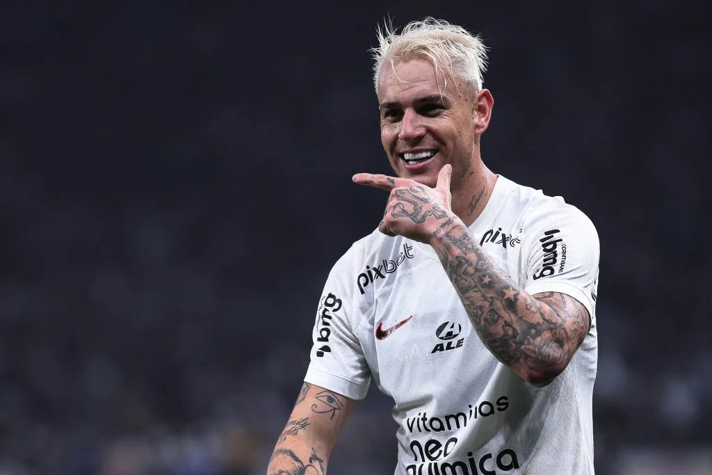 Roger Guedes jogador do Corinthians comemora seu gol durante partida contra o Atletico-MG no estadio Arena Corinthians pelo campeonato Copa do Brasil 2023. Foto: Ettore Chiereguini/AGIF