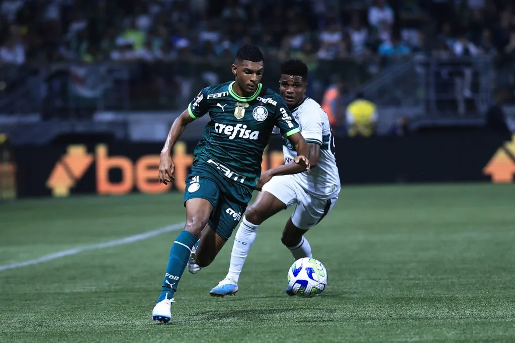 Foto: Ettore Chiereguini/AGIF | Luis Guilherme recebeu sua primeira oportunidade como titular do Palmeiras