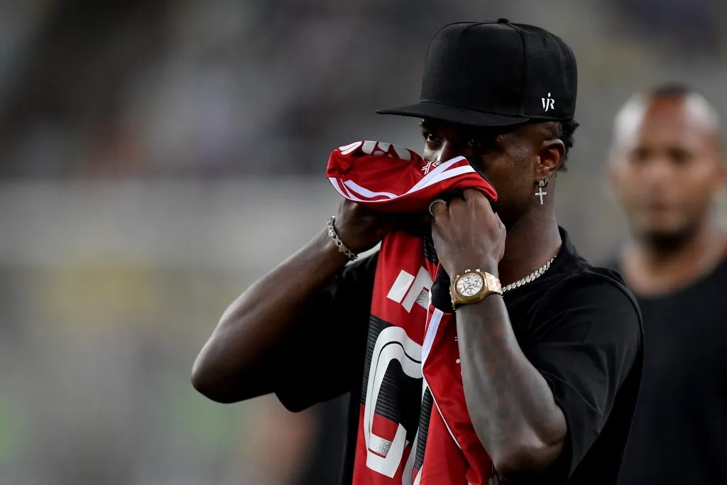 RJ – RIO DE JANEIRO – 05/06/2023 – BRASILEIRO A 2023, VASCO X FLAMENGO – Vini Jr. no intervalo durante partida entre Vasco e Flamengo no estadio Maracana pelo campeonato BRASILEIRO A 2023. Foto: Thiago Ribeiro/AGIF