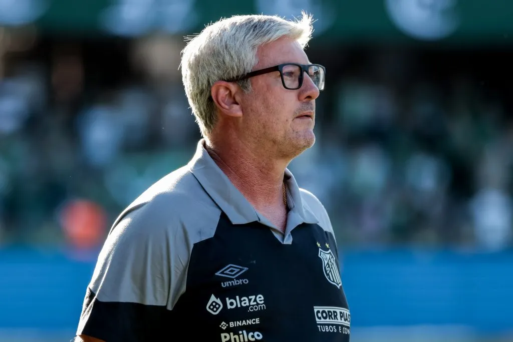 Foto: Robson Mafra/AGIF – Odair Hellmann em partida diante do Coritiba pela Brasileirão