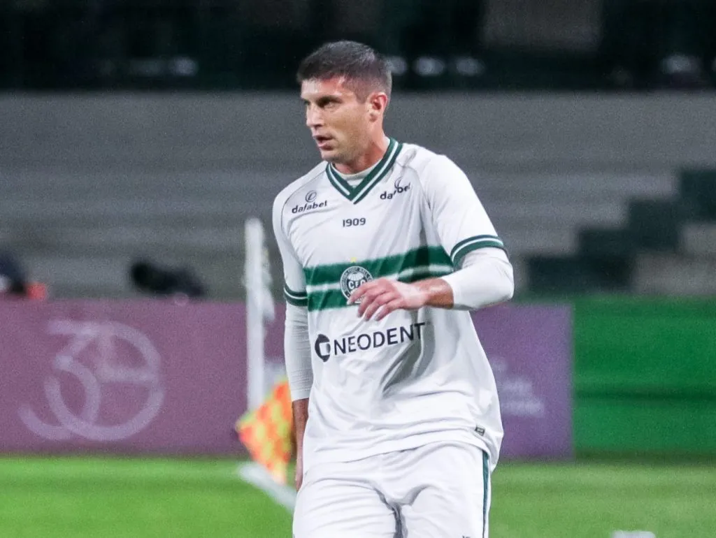 Kuscevic jogador do Coritiba durante partida contra o América-MG no estádio Couto Pereira Foto: Robson Mafra/AGIF
