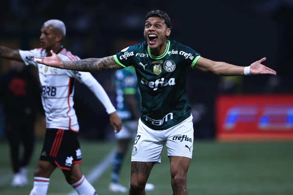 Ríos em ação no empate contra o Flamengo. Foto: Ettore Chiereguini/AGIF