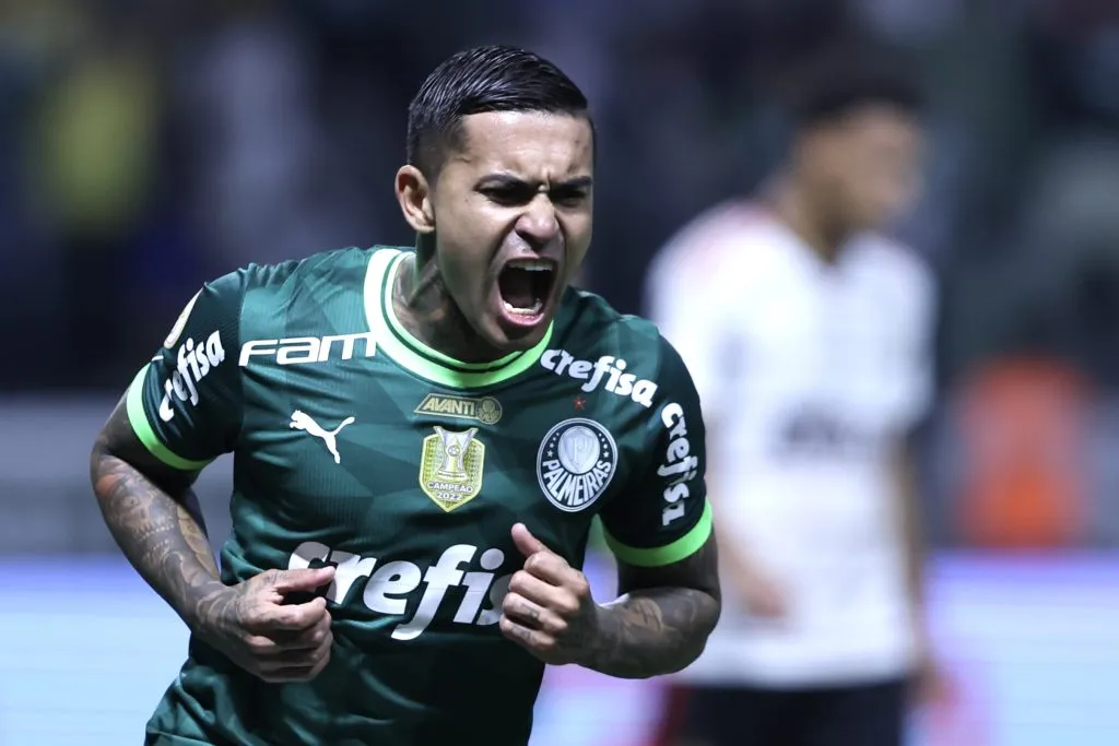 SP – SAO PAULO – 08/07/2023 – BRASILEIRO A 2023, PALMEIRAS X FLAMENGO – Dudu jogador do Palmeiras comemora seu gol durante partida contra o Flamengo no estadio Arena Allianz Parque pelo campeonato Brasileiro A 2023. Foto: Marcello Zambrana/AGIF