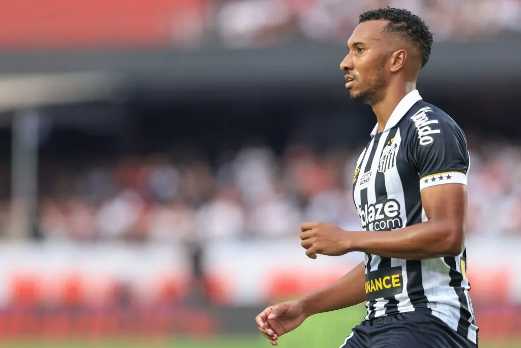 Lucas Braga durante clássico contra o São Paulo. Foto: Marcello Zambrana/AGIF