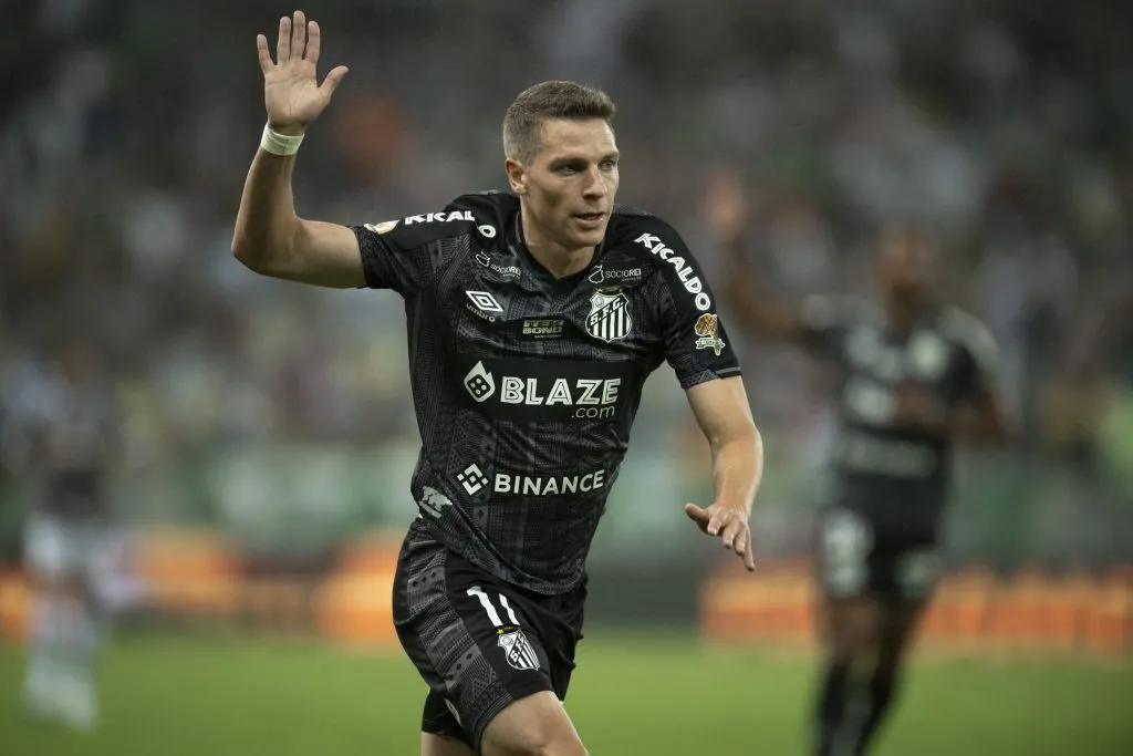 RJ – RIO DE JANEIRO – 29/07/2023 – BRASILEIRO A 2023, FLUMINENSE X SANTOS – Julio Furch jogador do Santos durante partida contra o Fluminense no estadio Maracana pelo campeonato Brasileiro A 2023. Foto: Jorge Rodrigues/AGIF