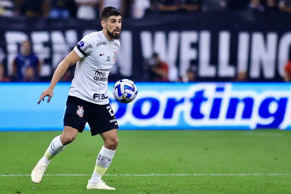 Foto: Marcello Zambrana/AGIF | Bruno Méndez atingiu o pé de Soteldo