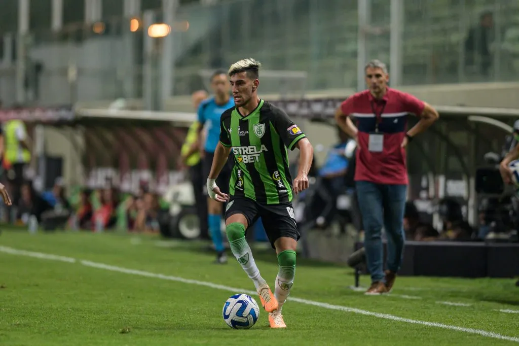 Pedrinho atuando com a camisa do América-MG. Foto: Alessandra Torres/AGIF