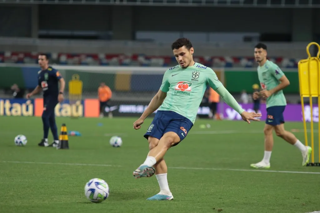 PA – BELEM – 06/09/2023 – SELECAO BRASILEIRA, TREINO – Raphael Veiga jogador do Selecao Brasileira durante treino no estadio Mangueirao. Foto: Fernando Torres/AGIF