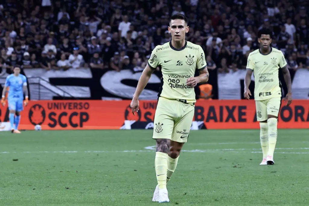 Matias Rojas jogador do Corinthians durante partida contra o Botafogo no estadio Arena Corinthians pelo campeonato Brasileiro A 2023. Foto: Marcello Zambrana/AGIF