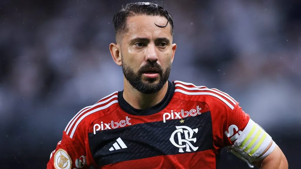 Everton Ribeiro entrou no radar do Fluminense