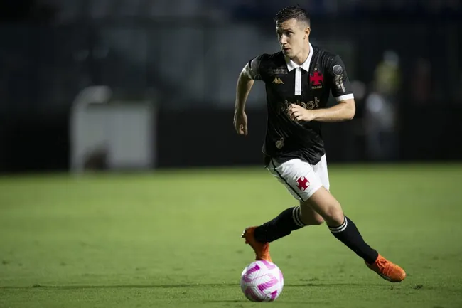 Vasco não pagou nenhum centavo ainda – Foto: Jorge Rodrigues/AGIF
