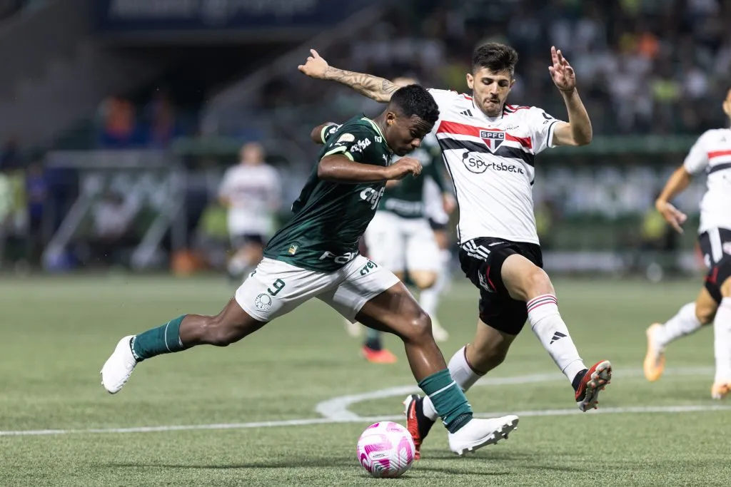 Palmeiras e São Paulo se enfrentando no Campeonato Brasileiro. Foto: Abner Dourado/AGIF