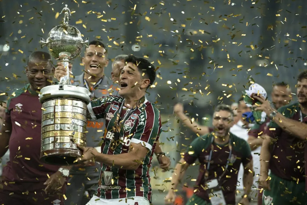 German Cano jogador do Fluminense levanta a taca de campeao durante cerimonia de premiacao ao final da partida contra o Boca Juniors no estadio Maracana pela decisao do campeonato Libertadores 2023.  Foto: Jorge Rodrigues/AGIF