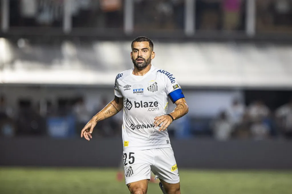 Rincón em campo pelo Santos.Foto: Abner Dourado/AGIF