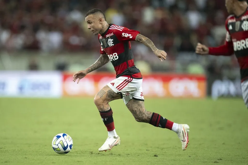 Everton Cebolinha jogador do Flamengo durante partida contra o Bragantino no estadio Maracanã pelo campeonato Brasileiro A 2023. Jorge Rodrigues/AGIF