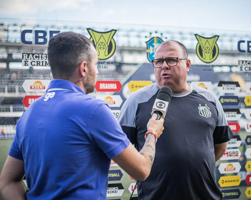 SP – SANTOS – 29/11/2023 – BRASILEIRO A 2023, SANTOS X FLUMINENSE – Marcelo Fernandes tecnico do Santos durante partida contra o Fluminense no estadio Vila Belmiro pelo campeonato Brasileiro A 2023.  Foto: Abner Dourado/AGIF