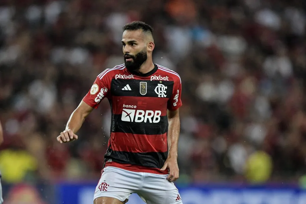 Thiago Maia jogador do Flamengo durante partida contra o Atletico-MG no estadio Maracana pelo campeonato Brasileiro A 2023. Foto: Thiago Ribeiro/AGIF