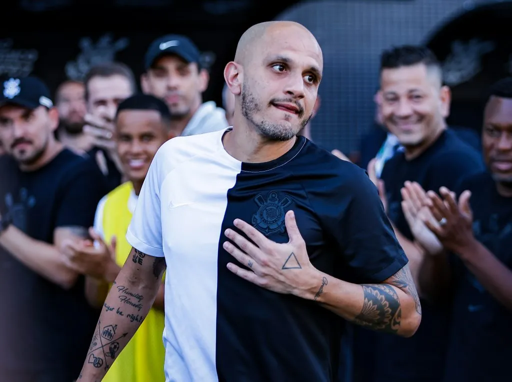 Fabio Santos  atuando no Corinthians – Foto: Fabio Giannelli/AGIF