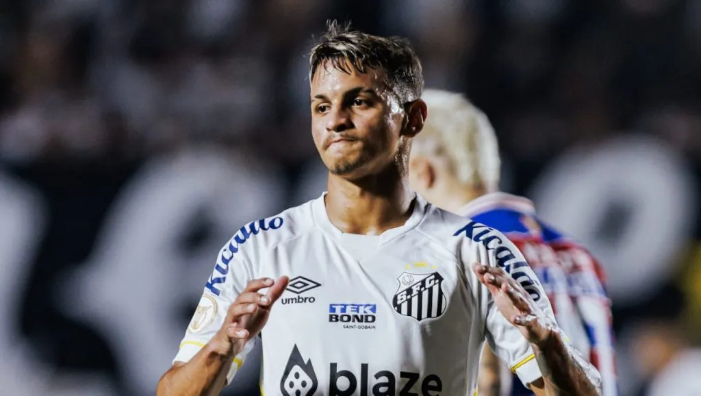 Weslley Patati jogador do Santos lamenta durante partida contra o Fortaleza