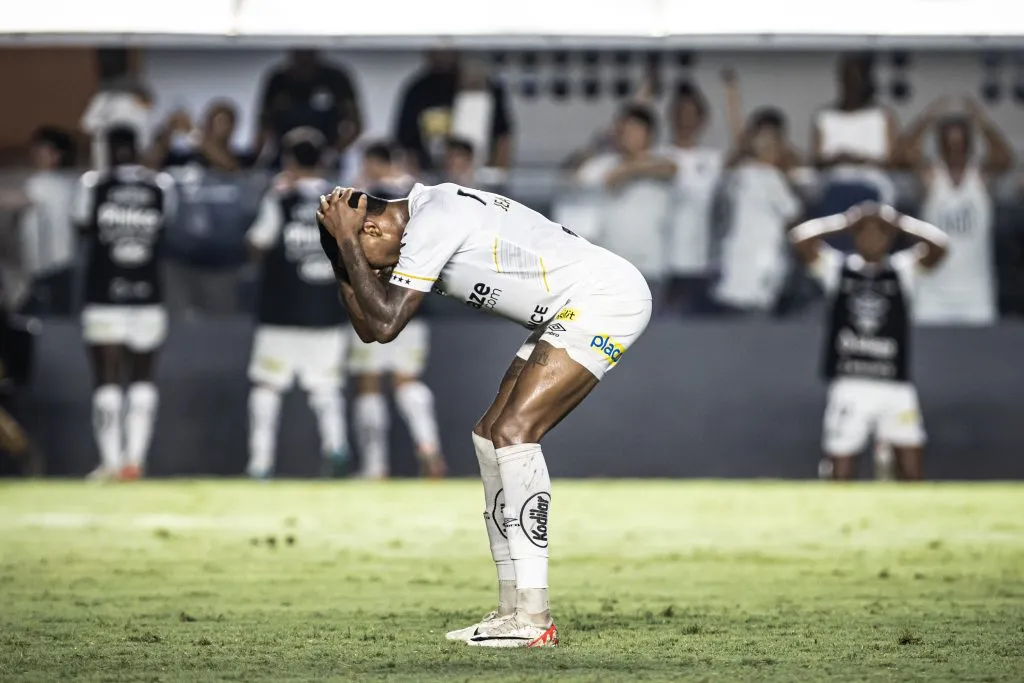 Santos acabou 2023 rebaixado. Foto: Abner Dourado/AGIF