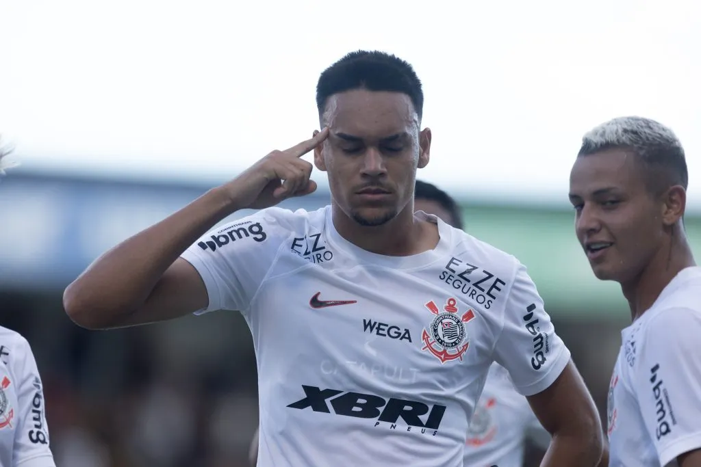 SP – MARILIA – 06/01/2024 – COPA SAO PAULO 2024, BANGU X CORINTHIANS – Joao Pedro Tchoca jogador do Corinthians comemora seu gol durante partida contra o Bangu no estadio Abreuzao pelo campeonato Copa Sao Paulo 2024. Foto: Leonardo Lima/AGIF