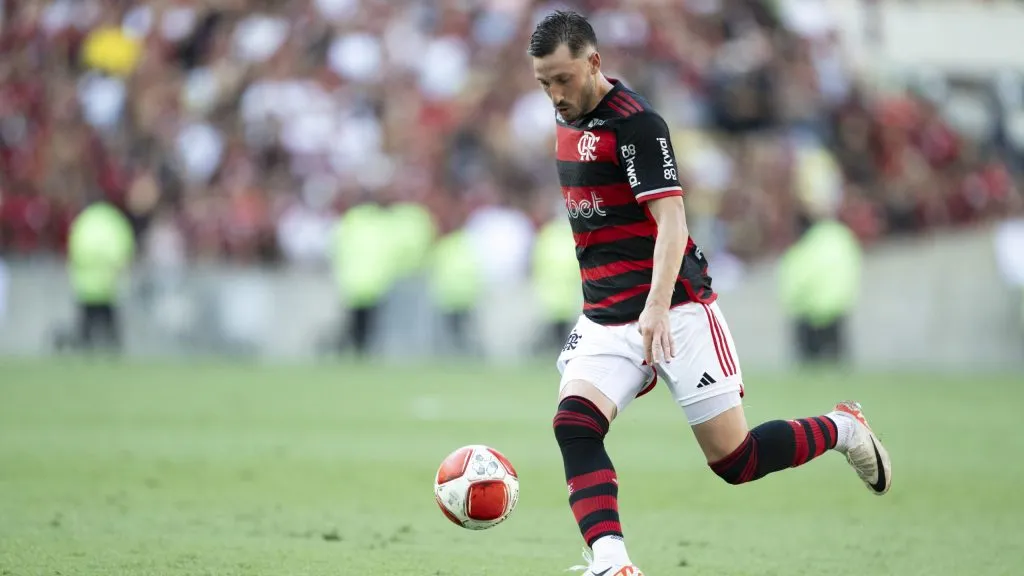 Matías Viña recebe sondagens para deixar o Flamengo – Foto: Jorge Rodrigues/AGIF