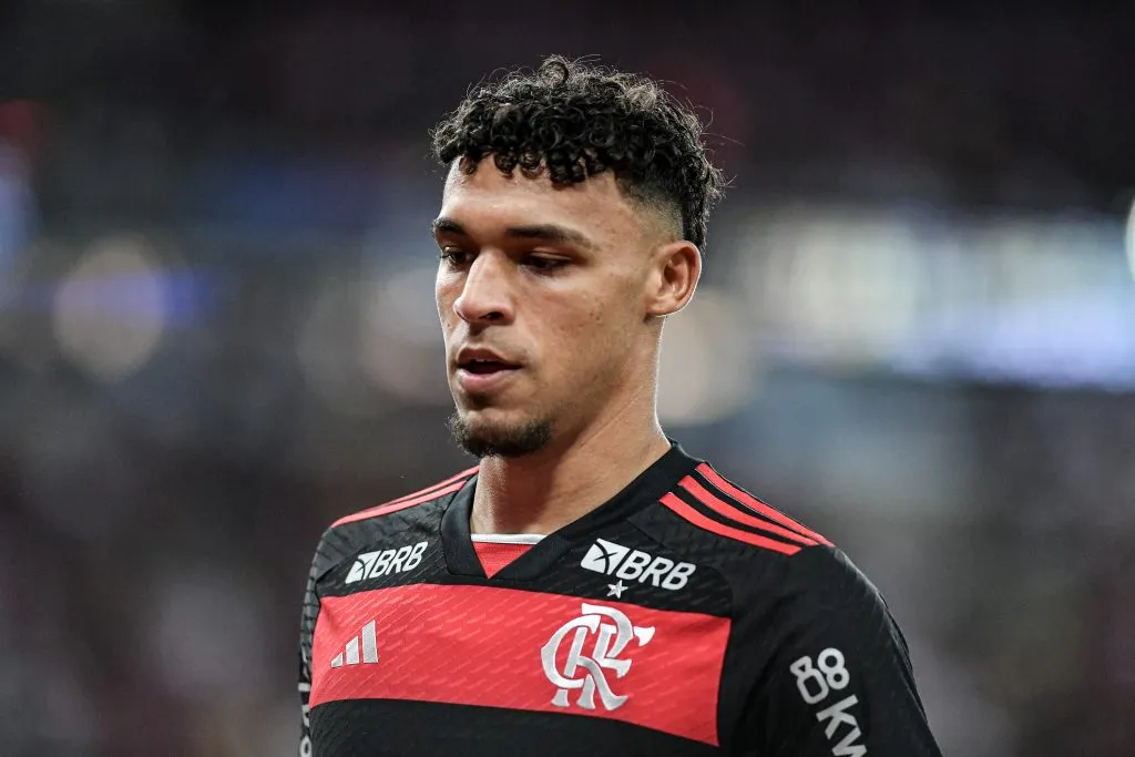 Desde que voltou de empréstimo na Turquia, Victor Hugo jogou pouco em duas partidas pelo Mengão – Foto: Thiago Ribeiro/AGIF