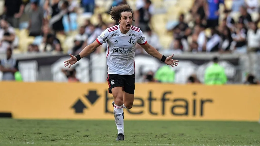 David Luiz comemora seu gol pelo Flamengo no Maracanã. Foto: Thiago Ribeiro/AGIF